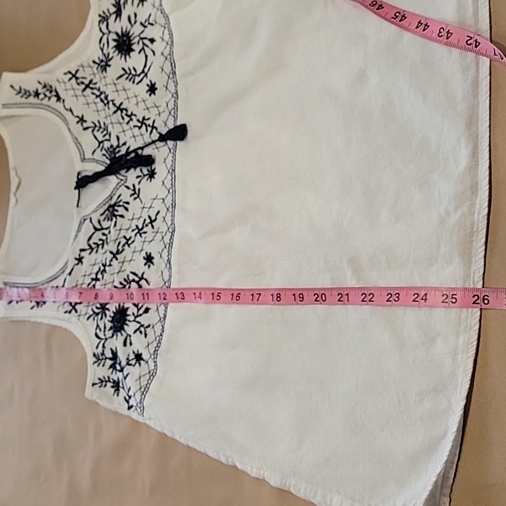 beachlunchlounge Size M White with Blue Embroidery Boho Sleeveless Top - Picture 9 of 12
